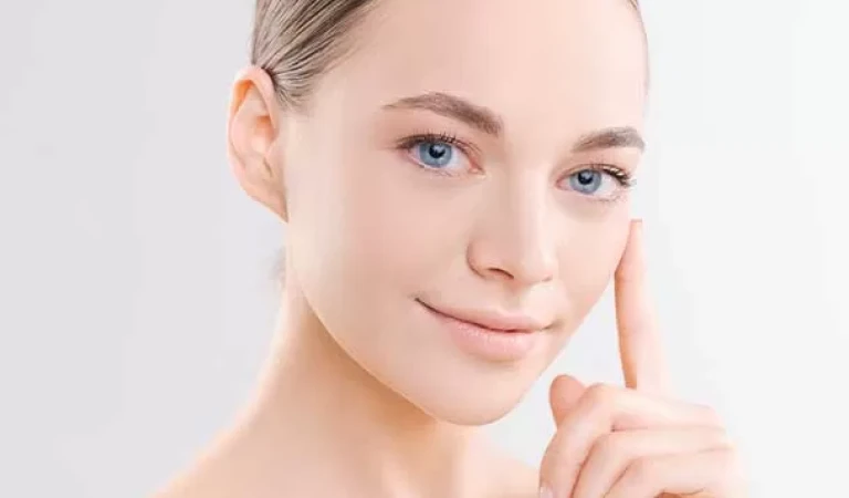 Altın İğne Uygulaması: Cilt Yenilemenin Yeni Yüzü