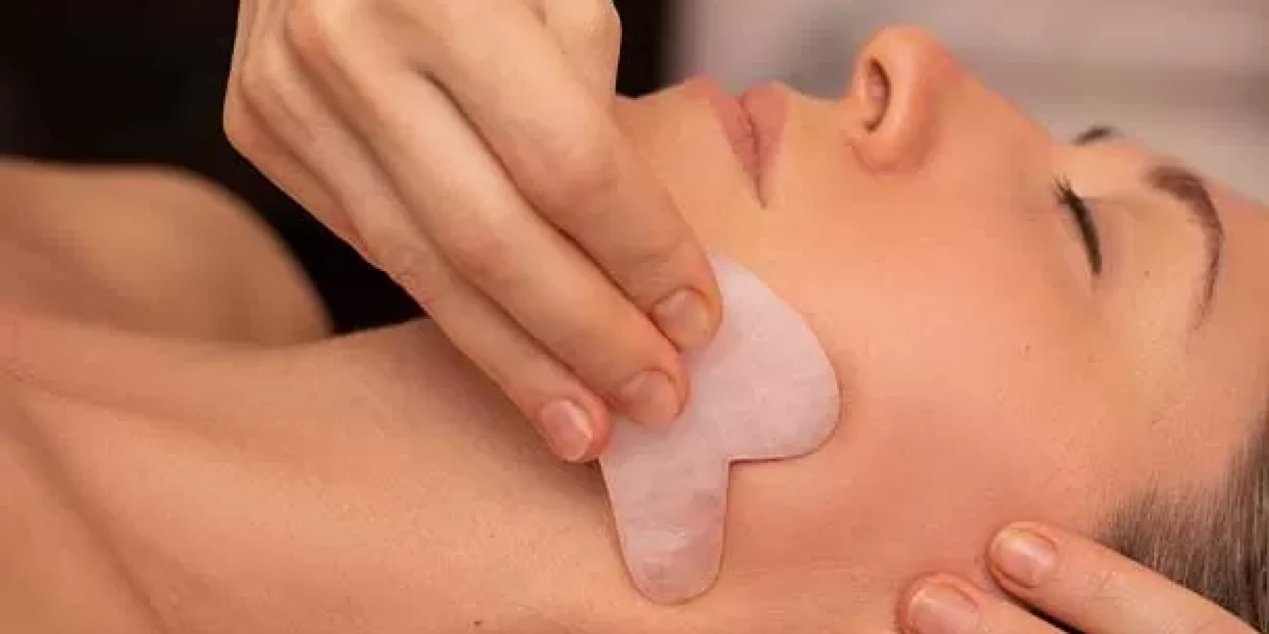 Gua Sha Masajının Faydaları: Cildinizdeki Mucizeleri Keşfedin