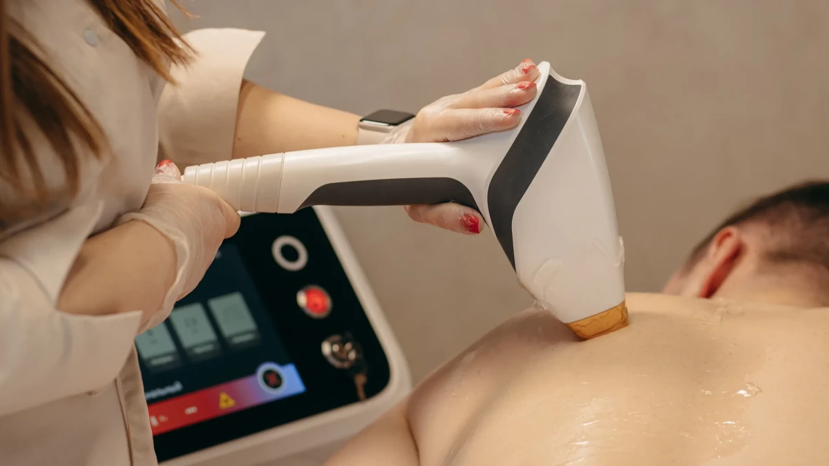 Erkek Lazer Epilasyon: Sırt, Omuz ve Ense İçin Kapsamlı Rehber