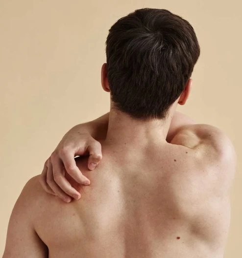 Erkek Sırt Epilasyon: Omuz ve Ense İçin Kalıcı Çözümler