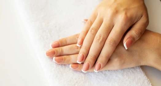 Kırık Tırnağa Kalıcı Oje: Kesmeden Onarım ve Estetik Çözümler