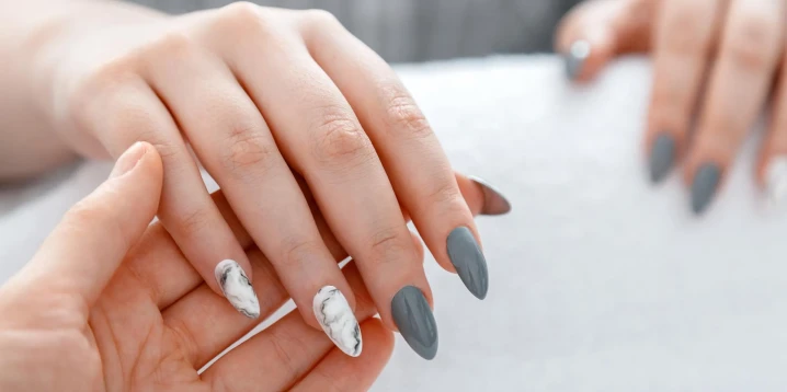 Protez Tırnak mı Kalıcı Oje mi? Seçim Rehberi