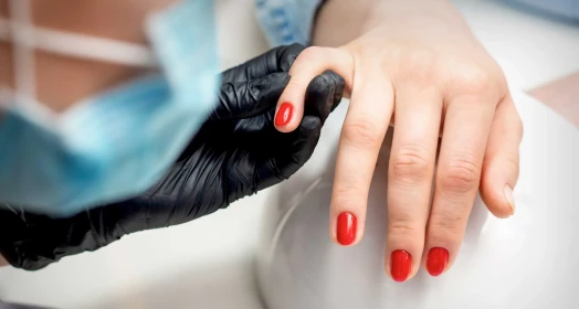Protez Tırnak ve Kalıcı Oje Farkı: Hangisi Sizin İçin Doğru?