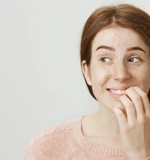 Tırnak Yeme Alışkanlığına Protez Tırnak Çözümü: Estetik ve Bakım